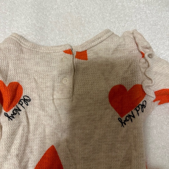 Old Navy baby Valentine's Day outfit long sleeve onesie size 0-3 months - Picture 5 of 8